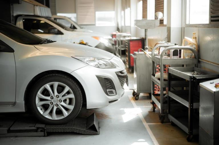 Réparation auto à Paris 8e Arrondissement : quand consulter ?